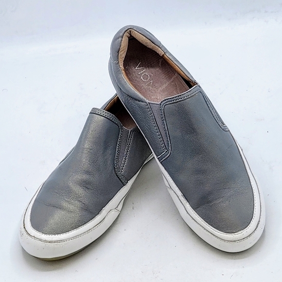 Vionic April Gray Silver Leather Flats Loafers Slip-On Sneakers Size 7.5 - Picture 3 of 16